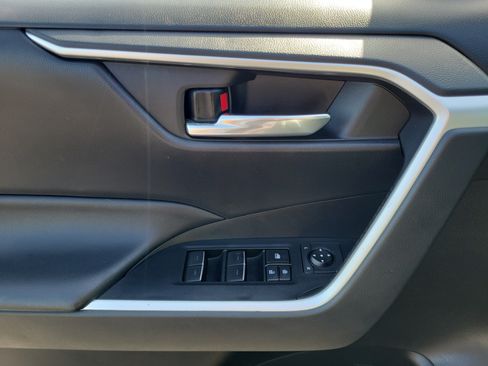 Used 2022 Toyota RAV4 XLE Premium w/ Carpet Mat Package (TMS) AWD/4WD image 17