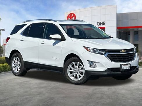Used 2018 Chevrolet Equinox LT w/ Sun & Infotainment Package image 2