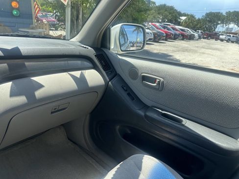 Used 2003 Toyota Highlander 4WD V6 image 14