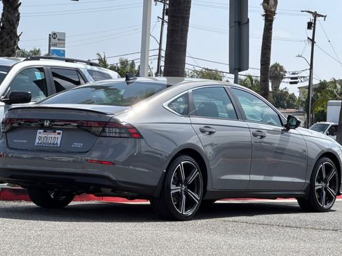 Used 2025 Honda Accord Sport image 8