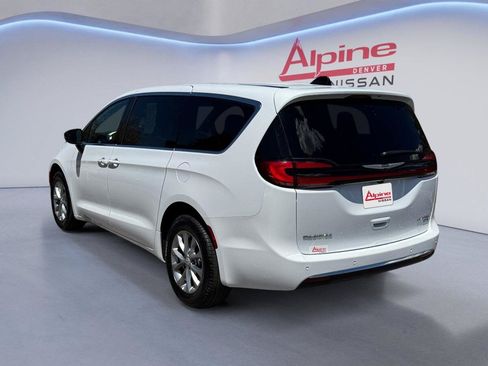 Used 2026 Chrysler Pacifica Limited AWD/4WD image 3