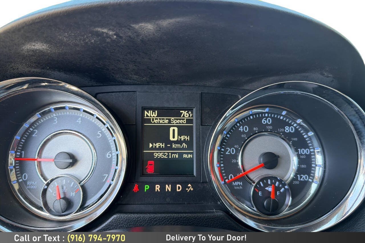 Used 2016 Chrysler Town & Country Touring w/ Driver Convenience Group FWD image 20