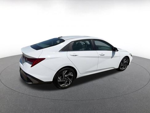 Used 2025 Hyundai Elantra SEL FWD image 12