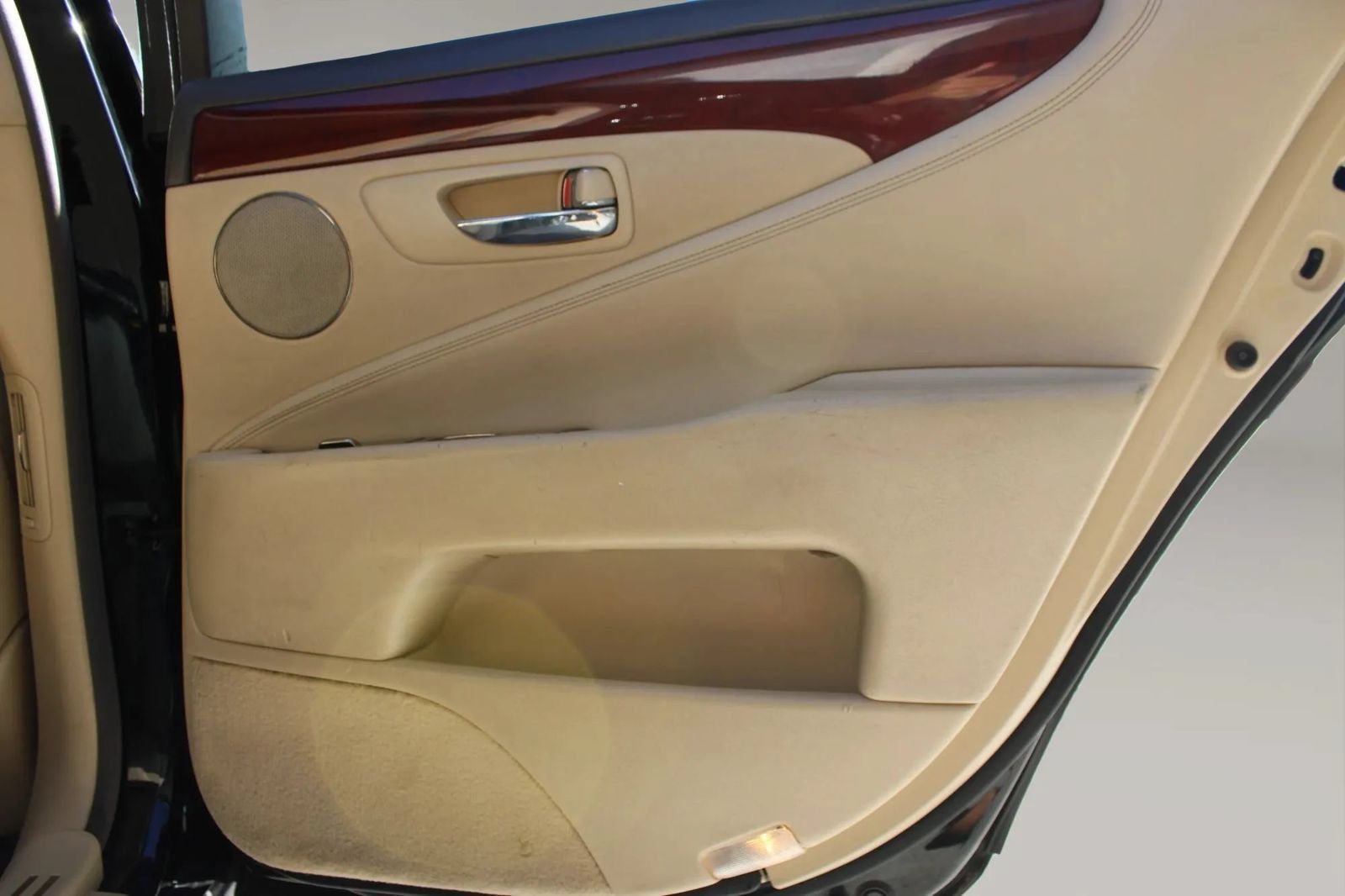 Used 2010 Lexus LS 460 RWD image 12