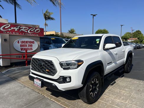 Used 2022 Toyota Tacoma TRD Off-Road w/ Technology Package image 4