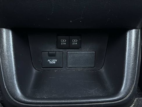 Used 2019 Toyota Highlander XLE FWD image 19