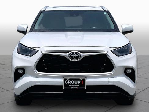 Used 2022 Toyota Highlander XLE FWD image 4