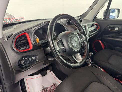 Used 2018 Jeep Renegade Trailhawk w/ Cold Weather Group II image 10