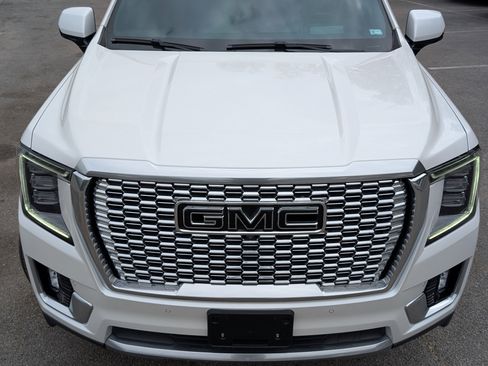 Used 2023 GMC Yukon XL Denali image 12