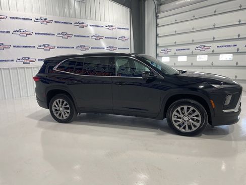 Used 2025 Buick Enclave Preferred image 10