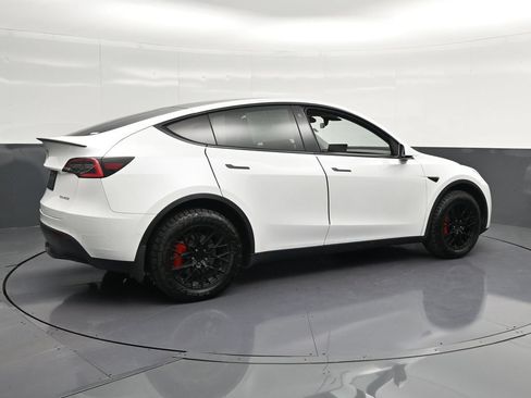 Used 2021 Tesla Model Y Performance AWD/4WD image 3