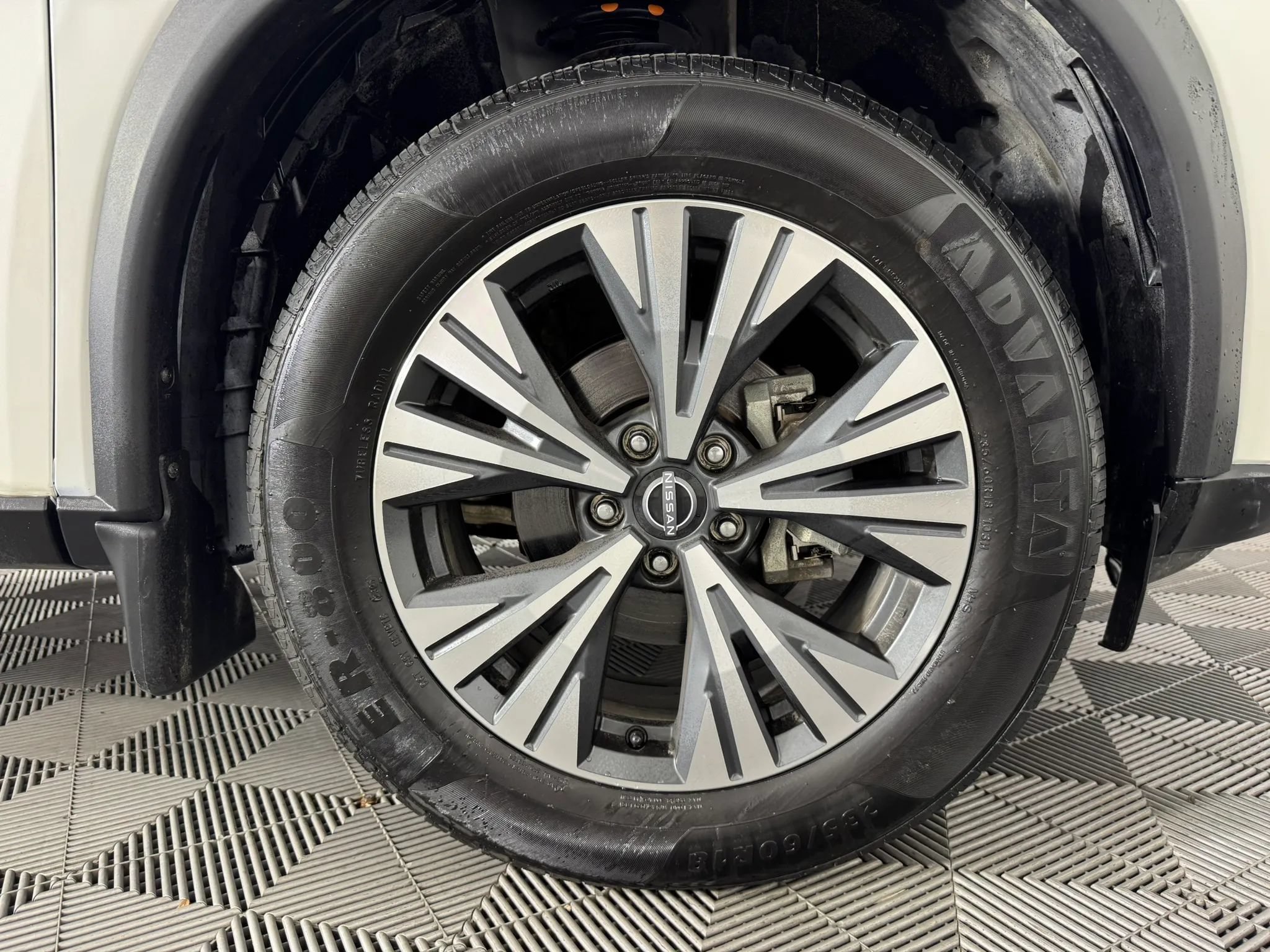 Used 2023 Nissan Rogue SV AWD/4WD image 46
