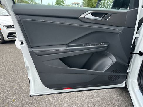 New 2026 Volkswagen Taos SE AWD/4WD image 5