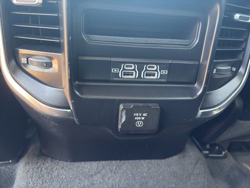 Used 2022 RAM 1500 Laramie AWD/4WD image 15