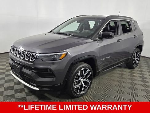Used 2024 Jeep Compass Limited w/ Elite Group AWD/4WD image 3