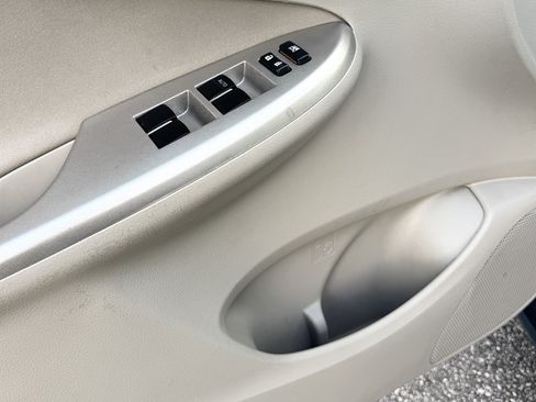 Used 2013 Toyota Corolla LE FWD image 83