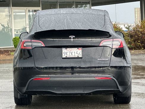 Used 2022 Tesla Model Y Long Range AWD/4WD image 8