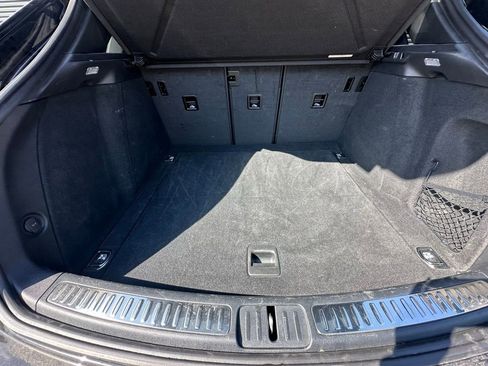 Certified 2023 Porsche Macan image 38