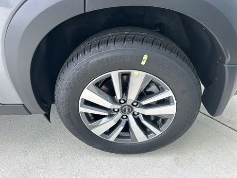 New 2026 Nissan Pathfinder SL FWD image 6