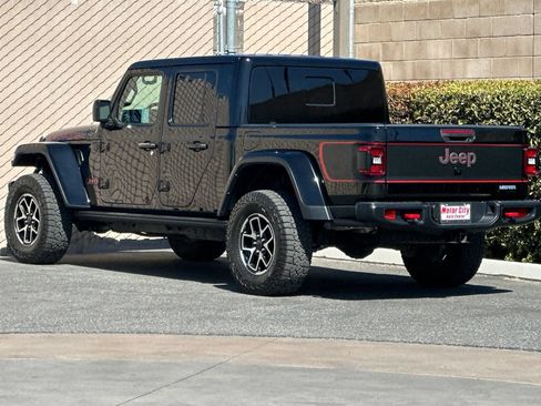 Used 2024 Jeep Gladiator Rubicon w/ Technology Group AWD/4WD image 6