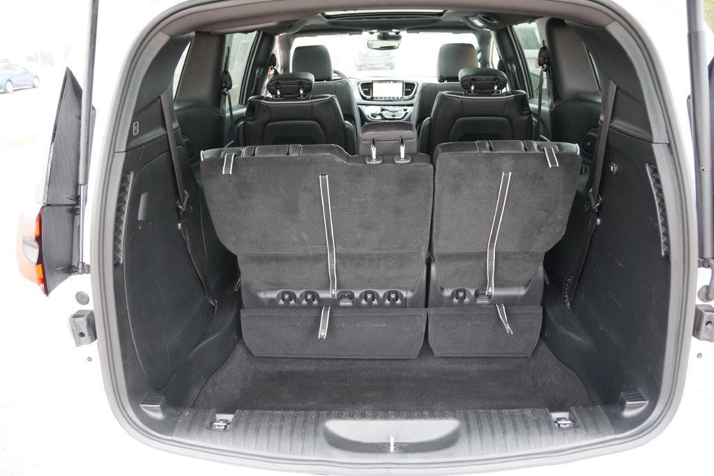 Certified 2026 Chrysler Pacifica Limited FWD image 23