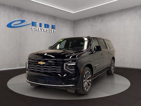Used 2026 Chevrolet Suburban High Country AWD/4WD image 11