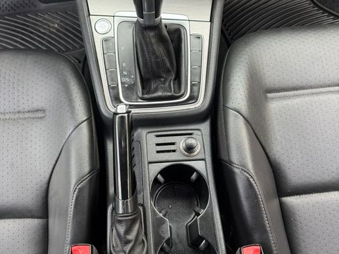 Used 2016 Volkswagen Golf Limited Edition FWD image 26
