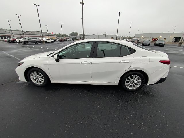 Used 2026 Toyota Camry LE FWD image 9
