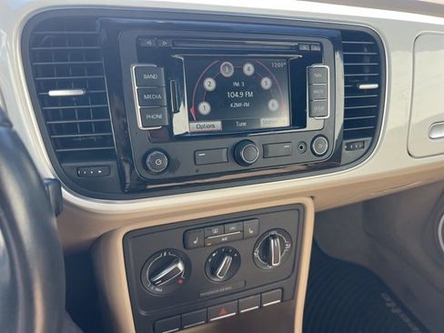 Used 2015 Volkswagen Beetle 1.8T image 9