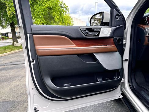 Used 2024 Lincoln Navigator L Reserve AWD/4WD image 26