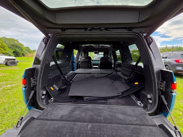 Used 2025 Rivian R1S Adventure Dual AWD/4WD image 23