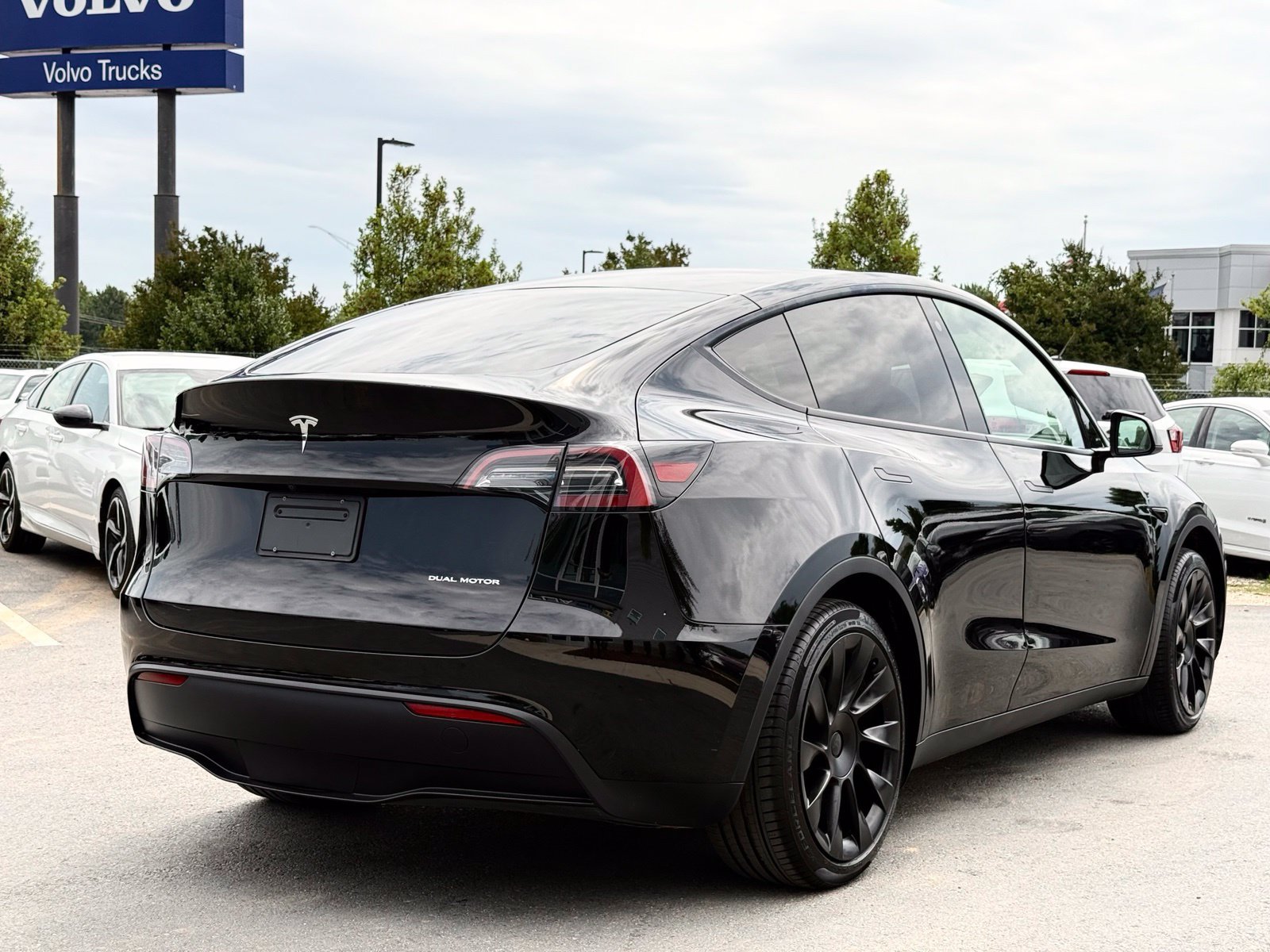 Used 2023 Tesla Model Y Long Range AWD/4WD image 8