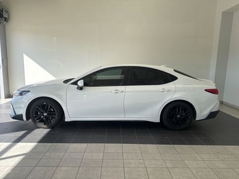 Used 2026 Toyota Camry SE w/ Convenience Package image 1