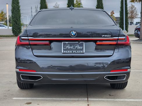 Used 2020 BMW 740i w/ Premium Package image 12