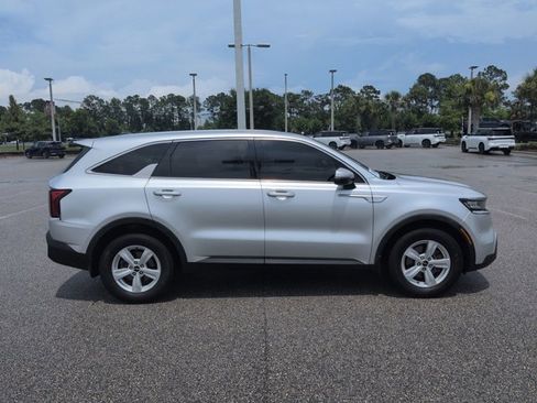 Used 2022 Kia Sorento LX FWD image 4