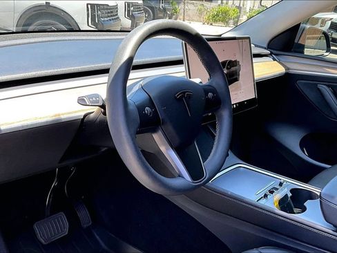 Used 2023 Tesla Model Y 2WD image 9