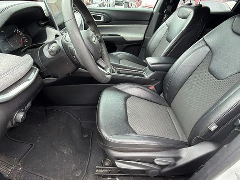 Used 2024 Jeep Compass Latitude AWD/4WD image 16