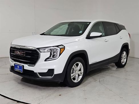 Used 2024 GMC Terrain SLE image 1