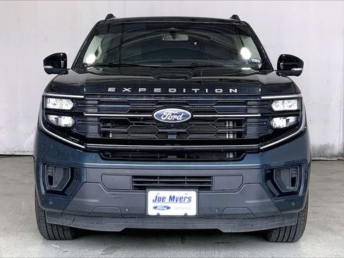 Used 2025 Ford Expedition Max Active RWD image 3