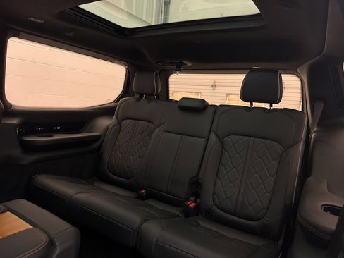 Used 2022 Jeep Grand Wagoneer Series III image 68