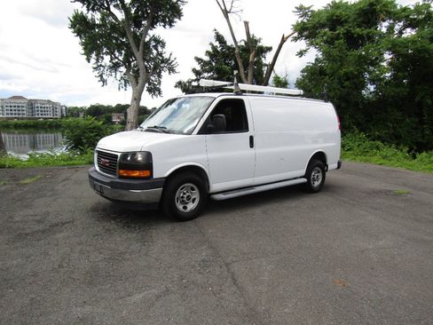 Used 2018 GMC Savana 2500 w/ Driver Convenience Package RWD image 2