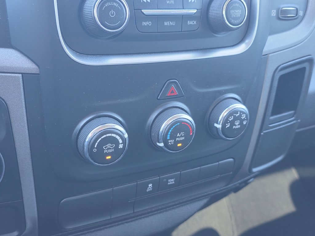 Used 2017 RAM 1500 Express RWD image 24