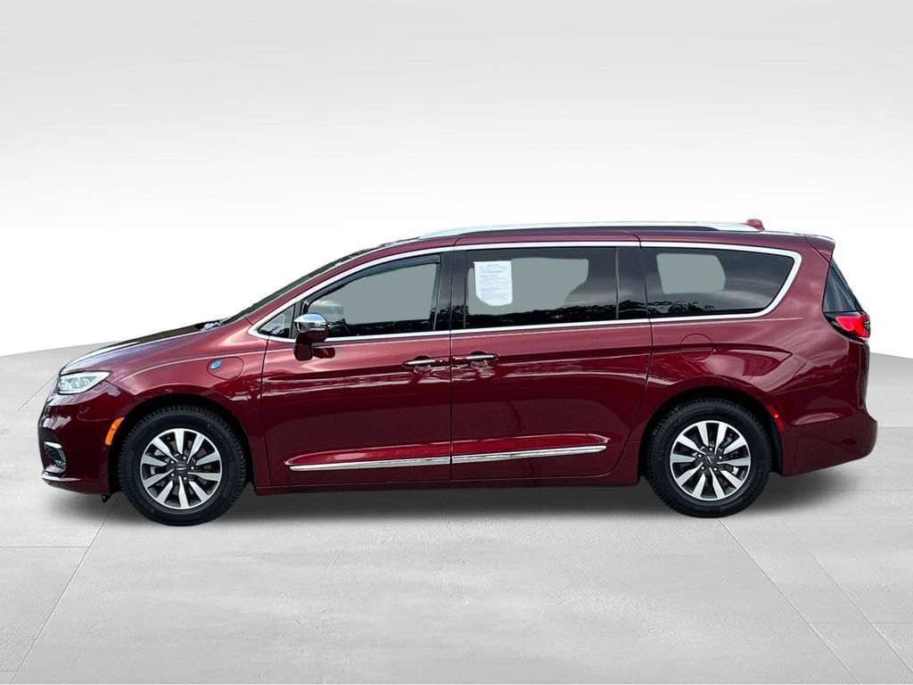 Used 2021 Chrysler Pacifica Limited w/ Uconnect Theater Family Group FWD image 15