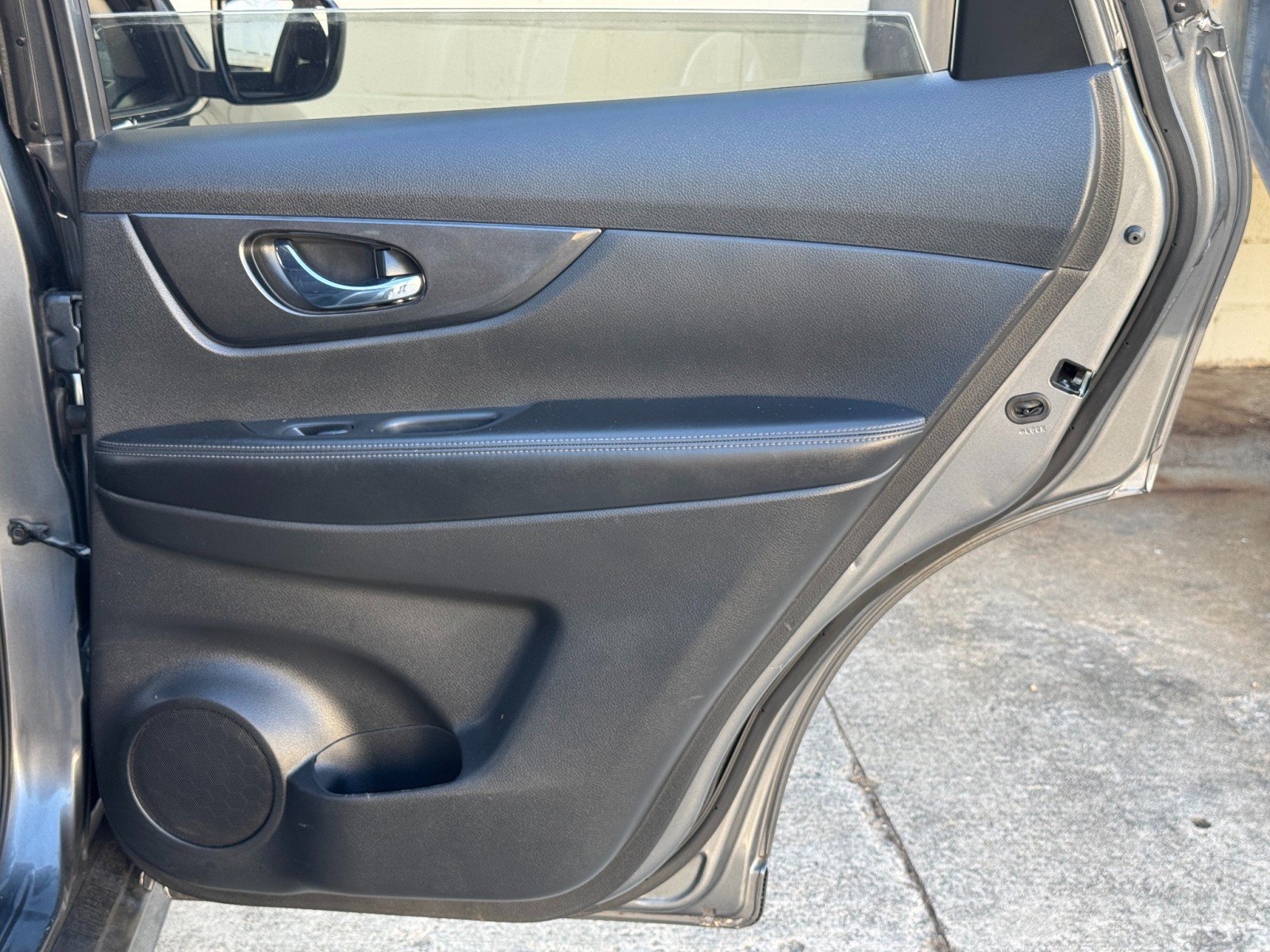 Used 2017 Nissan Rogue S AWD/4WD image 36
