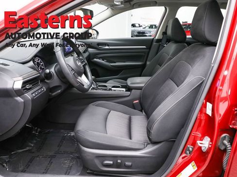 Used 2023 Nissan Altima 2.5 SV w/ SV Premium Package image 14