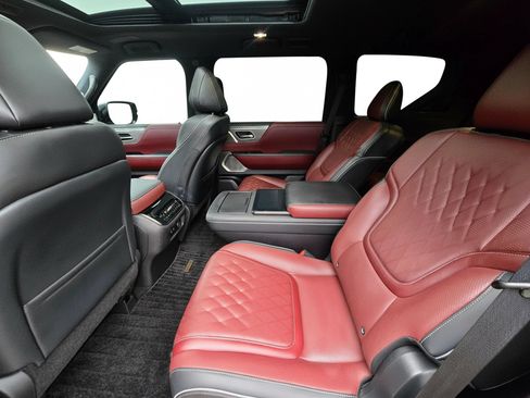 Used 2025 INFINITI QX80 Autograph AWD/4WD image 11