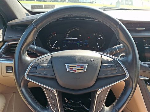 Used 2018 Cadillac XT5 Luxury w/ Driver Awareness Package AWD/4WD image 19