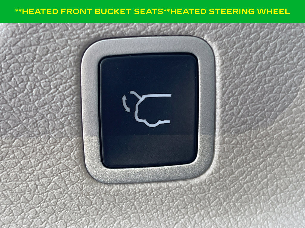 Used 2023 Chrysler Pacifica Touring-L FWD image 7