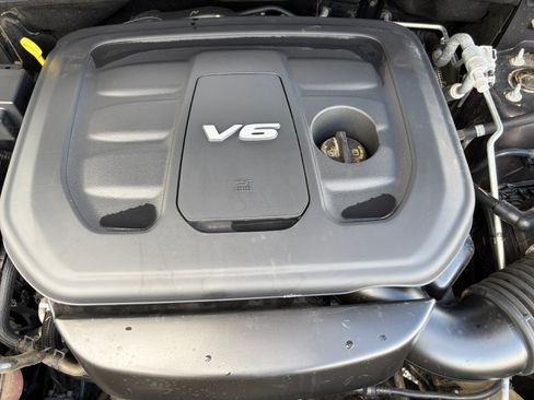 Used 2019 Jeep Grand Cherokee Laredo AWD/4WD image 33