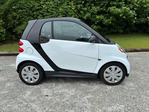 Used 2015 smart fortwo pure RWD image 2